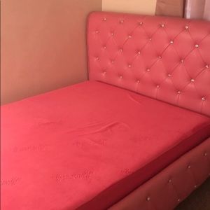 HEADBOARD W/ MEMORY FOAM MATTRESS